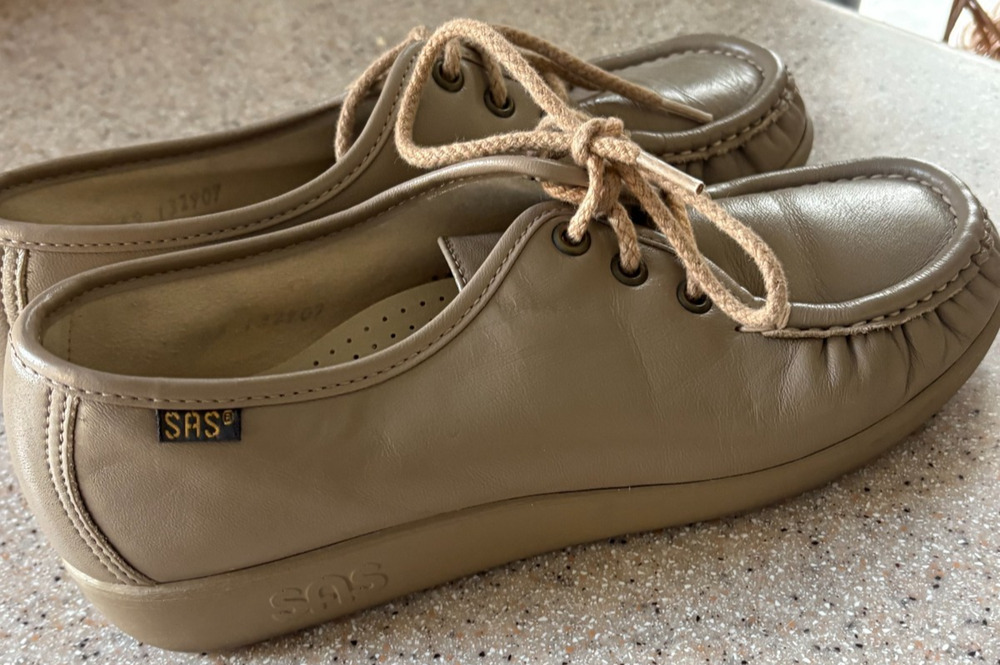 SAS Women's Siesta Loafer Size 6.5 Lace Up Beige Leather Walking Shoe Tripad